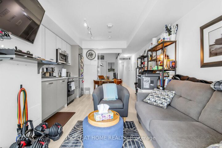 Property Photo:  1630 Queen Street E 211  ON M4L 0B3 