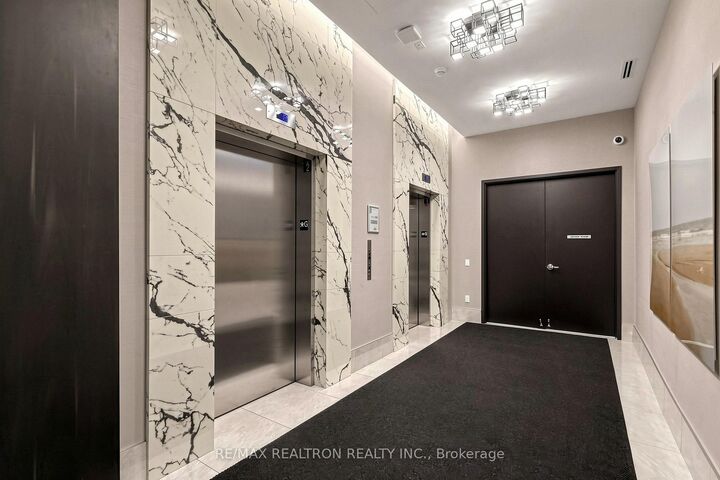 Property Photo: 250 Lawrence Avenue W 701 ON M5M 1B2