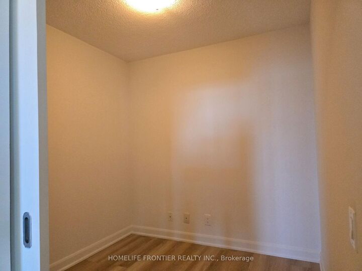 Property Photo:  17 Anndale Drive 2315  ON M2N 2W7 