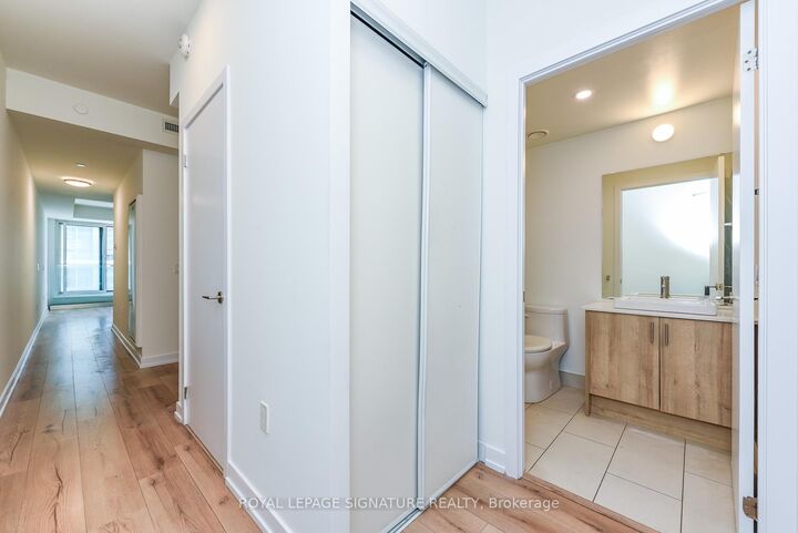Photo de la propriété:  1195 The Queensway N/A W 513  ON M8Z 1R6 