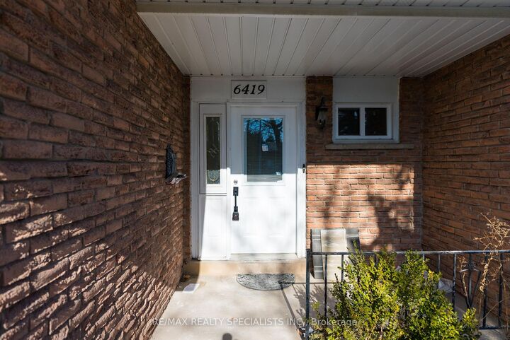 Property Photo:  6419 Chaumont Crescent Upper  ON L5N 2M7 