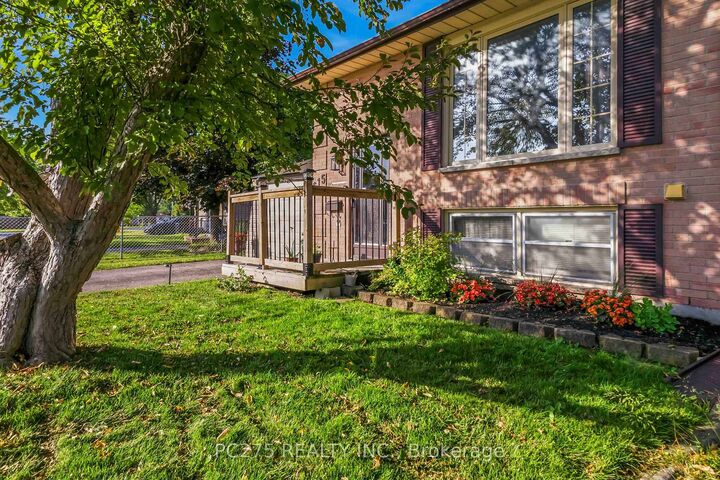 Property Photo:  615 Deveron Crescent  ON N5Z 4M3 