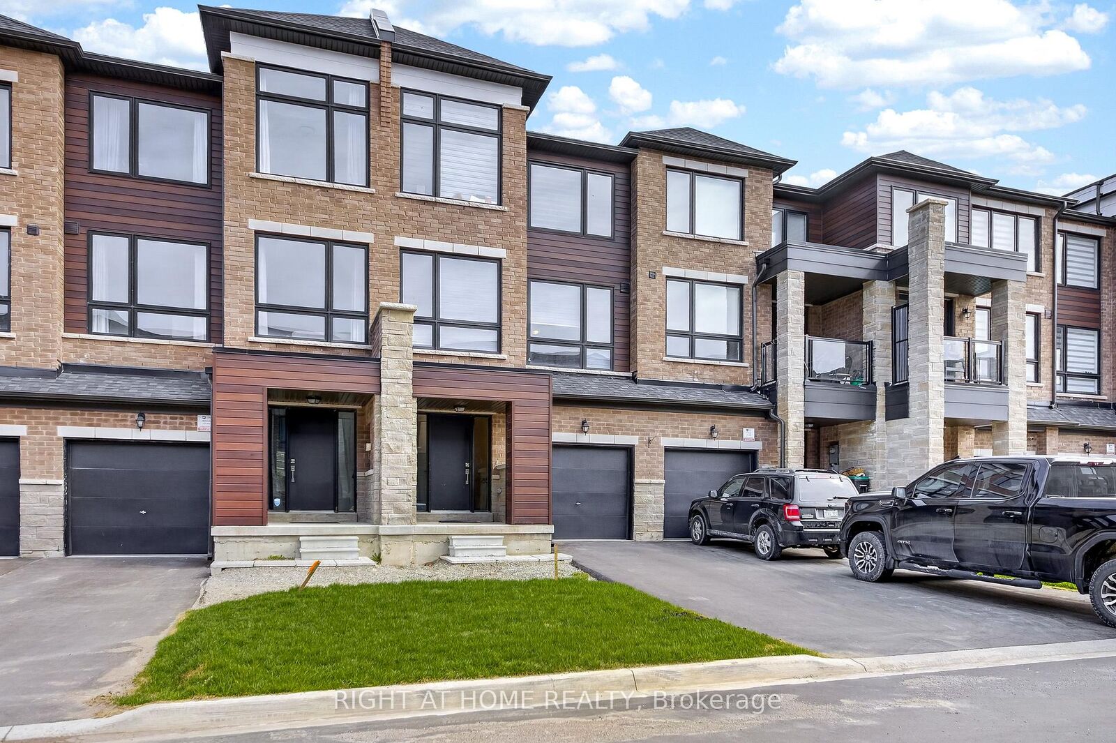 Property Photo:  132 Blue Forest Crescent  ON L4M 7J6 