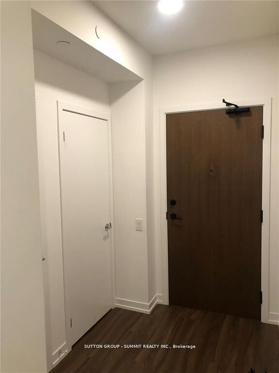 Property Photo:  4065 Confederation Parkway 910  ON L5B 0L4 