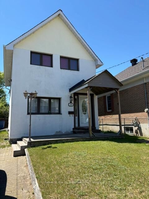 Property Photo:  425 Worthington Street E  ON P1B 1H4 