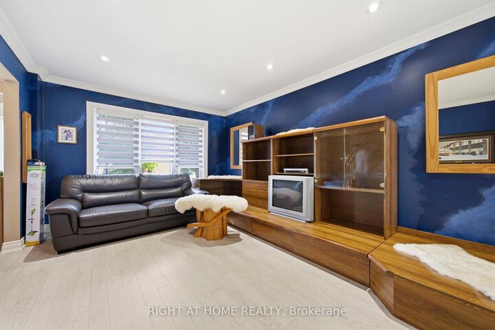 Property Photo: 7 Polygon Court ON L6Z 3X8