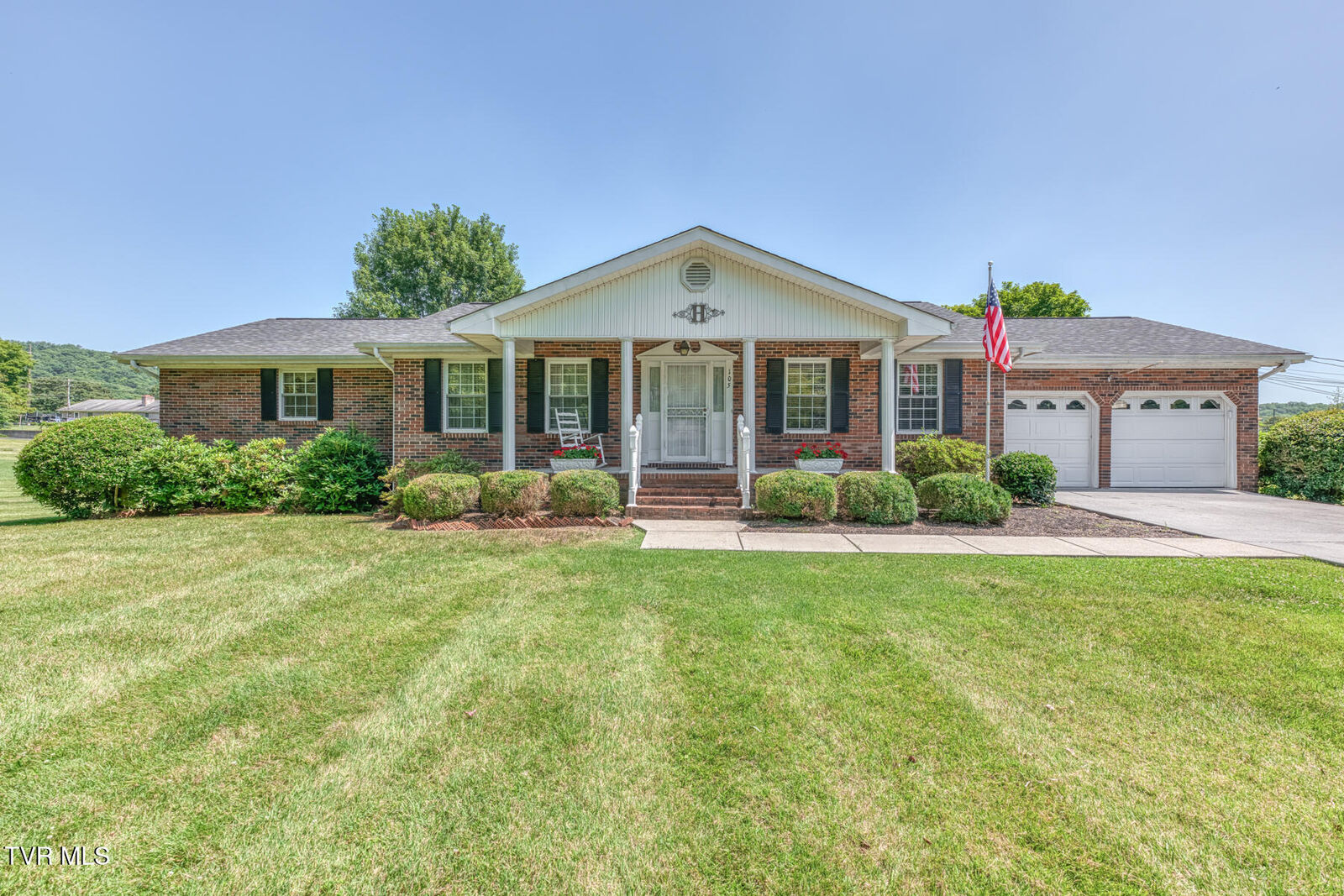 Property Photo:  105 Livesay Circle  TN 37857 