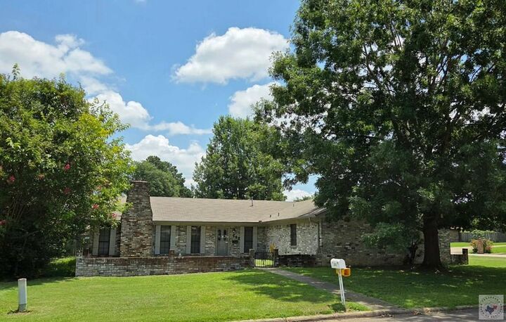 Property Photo: 502 Ratcliff TX 75570