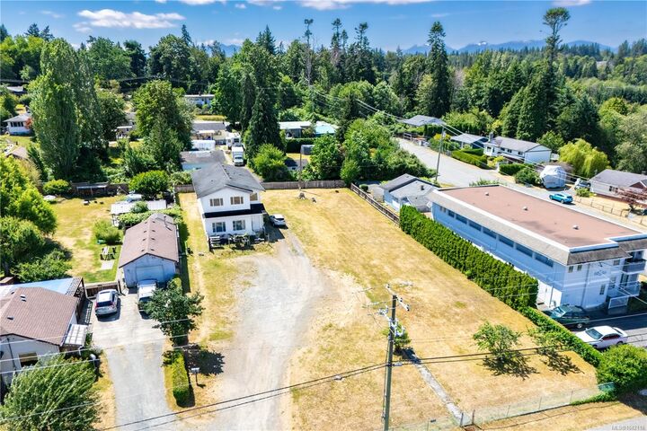 Property Photo: 859 9th Ave BC V9W 4B4