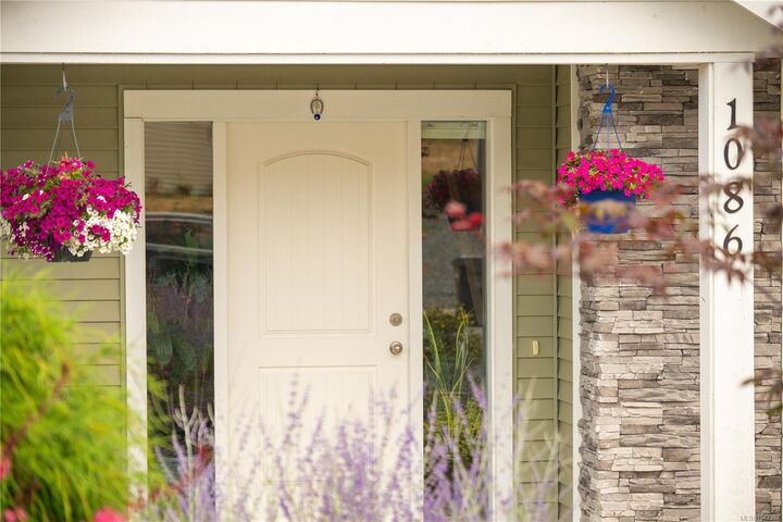 Property Photo: 1086 Shelby Ann Ave BC V9R 0H5