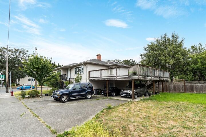 Property Photo: 2343 Shelbourne St BC V8R 6P4