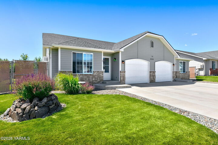 Property Photo:  