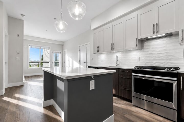 Property Photo: 32838 Ventura Avenue 602 BC V2S 0M5