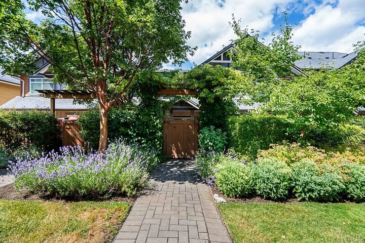 Property Photo: 2979 156 Street 78 BC V3Z 8V8