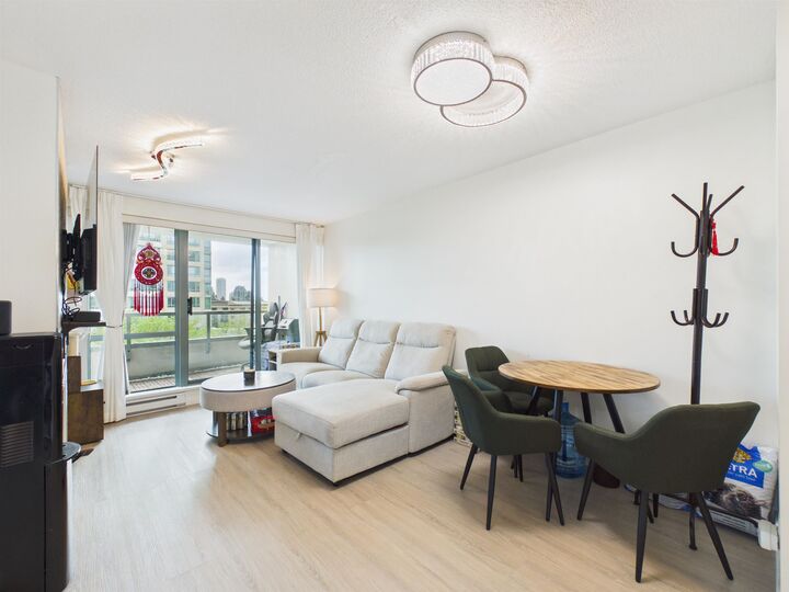 Property Photo: 6611 Southoaks Crescent 501 BC V5E 4L5