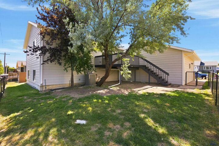 Property Photo: 548 Field View Dr SD 57701