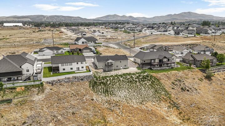 Property Photo: 1114 Dolostone Dr ID 83201