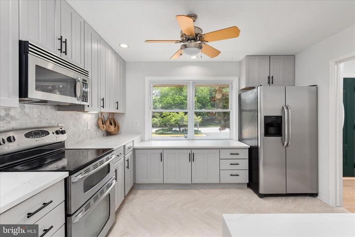 Property Photo: 8174 Electric Avenue VA 22182