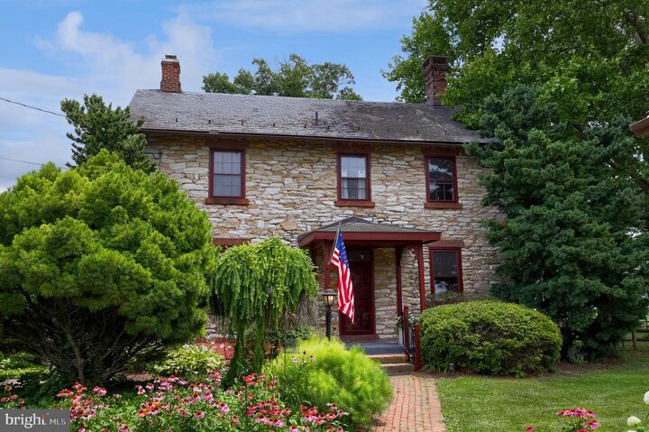 Property Photo: 2401 S Lincoln Avenue PA 17042
