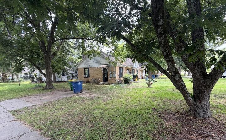 Property Photo:  2000/2002 W Short 17th Street  AR 72114 