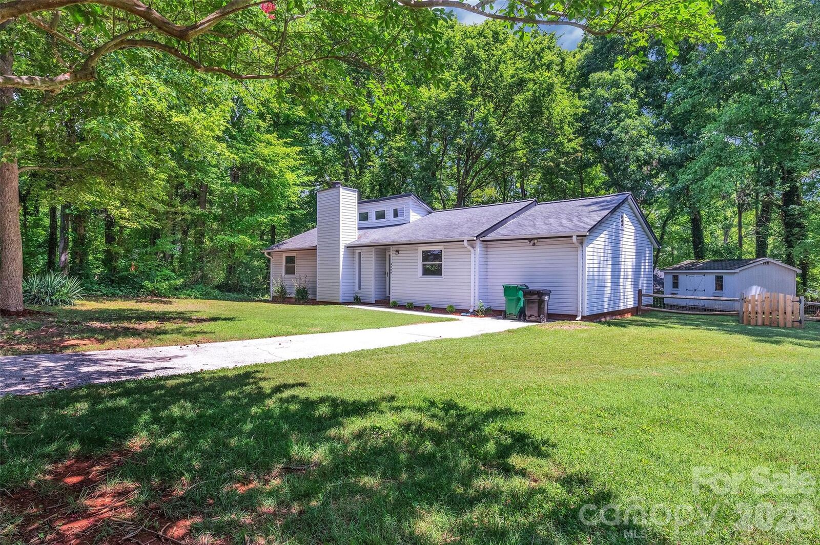 Property Photo: 4506 Elm Field Court NC 28227