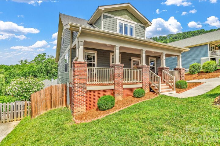Property Photo:  18 Byrdcliffe Lane  NC 28805 