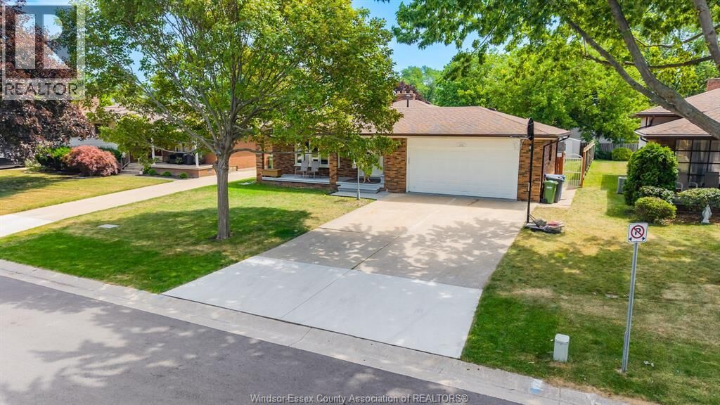 Property Photo: 386 Woodridge ON N8N 3A8