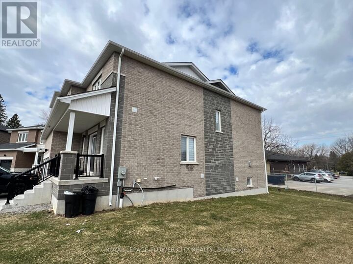 Property Photo:  31 Tulip Crescent  ON N3Y 0G9 