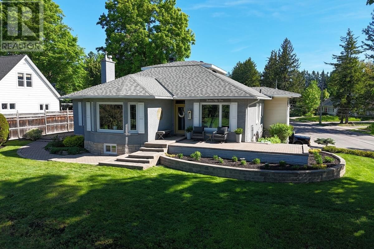 Property Photo: 1354 Queen St ON P6A 2E8