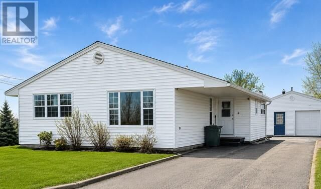 6 Seaview Crescent East — photo 1
