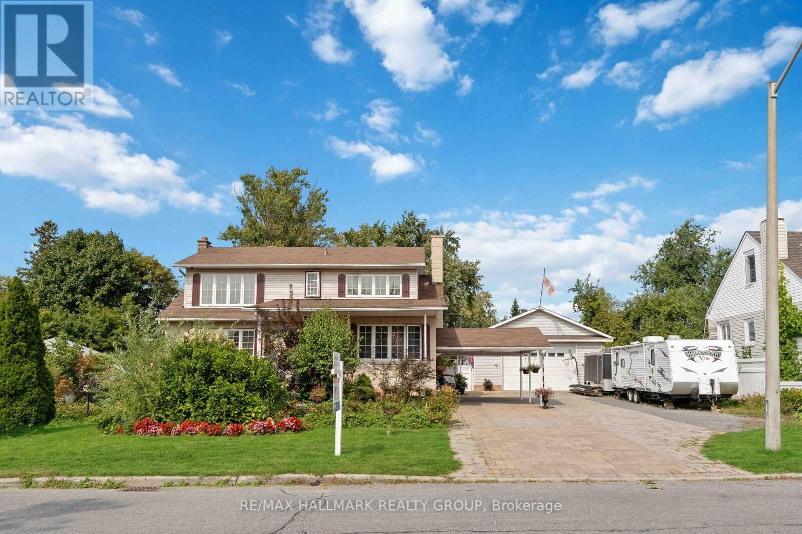 Property Photo: 431 Blake Boulevard ON K1K 1A9