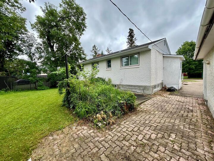 Property Photo: 533 Vaughan Avenue MB R1A 0T9