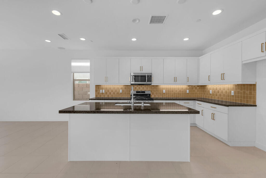 Property Photo:  74236 Dexter Street  CA 92211 