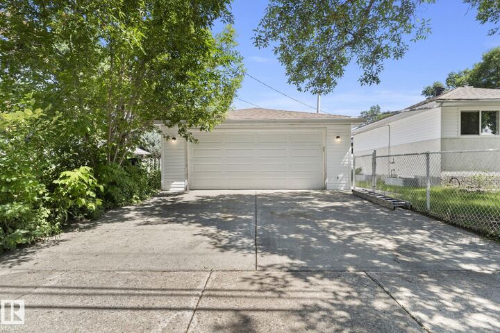 Property Photo: 10602 100 Avenue AB T8L 1Z6