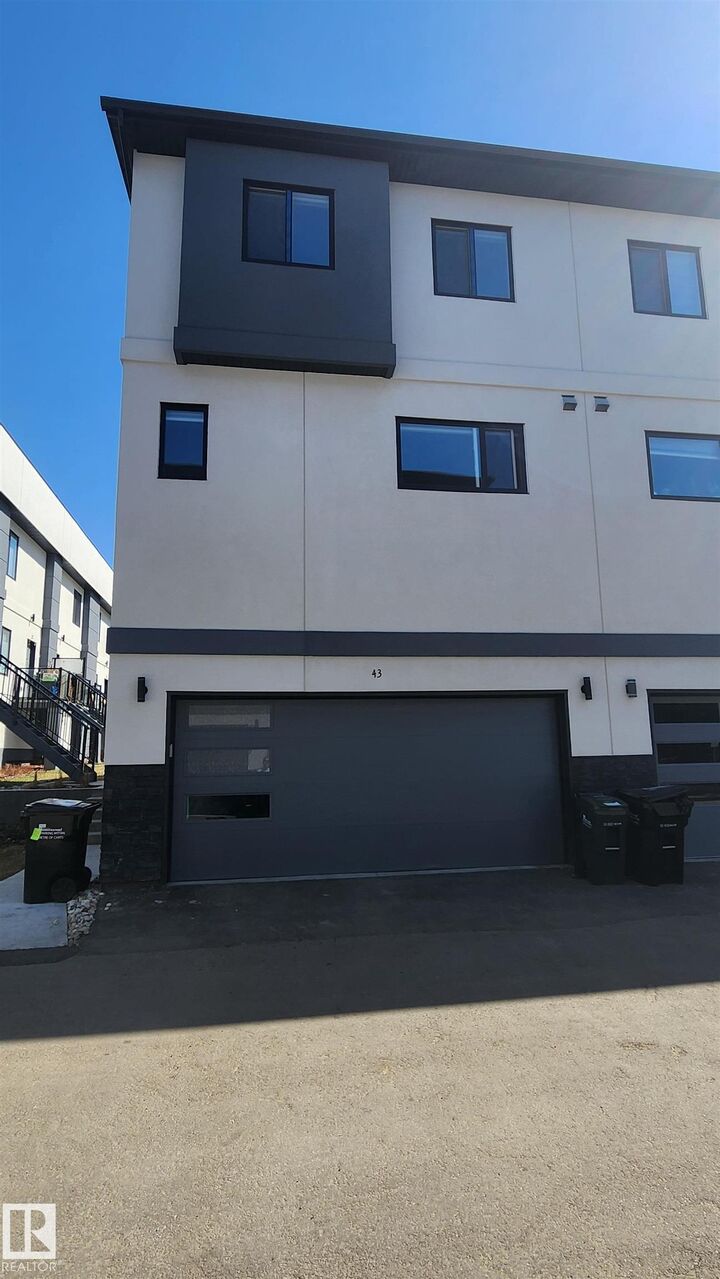 Property Photo: 10 Salisbury Way 43 AB T8B 0B1
