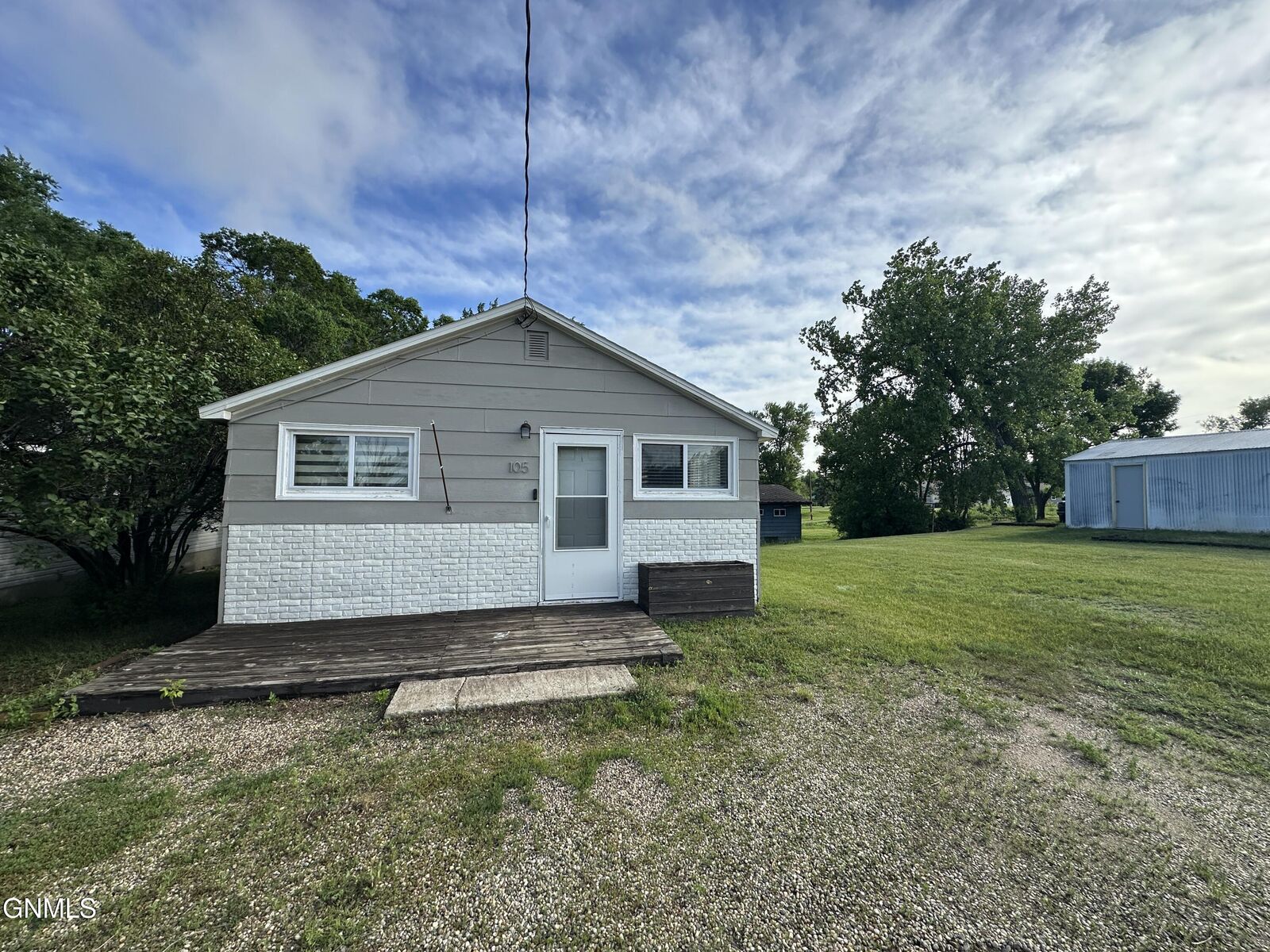 Property Photo:  105 School Street SE  ND 58467 