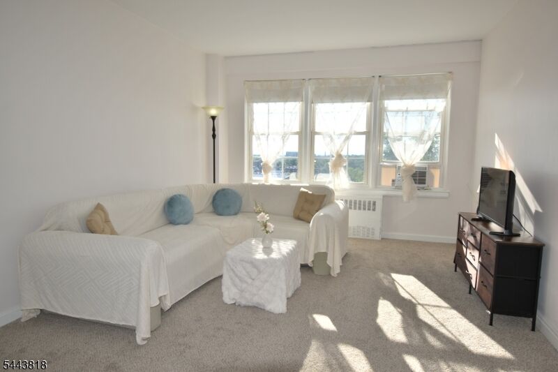 Property Photo: 5 Roosevelt Pl 5C NJ 07042