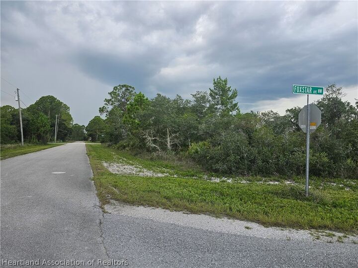 Property Photo: 643 Buccaneer Street NW FL 33852
