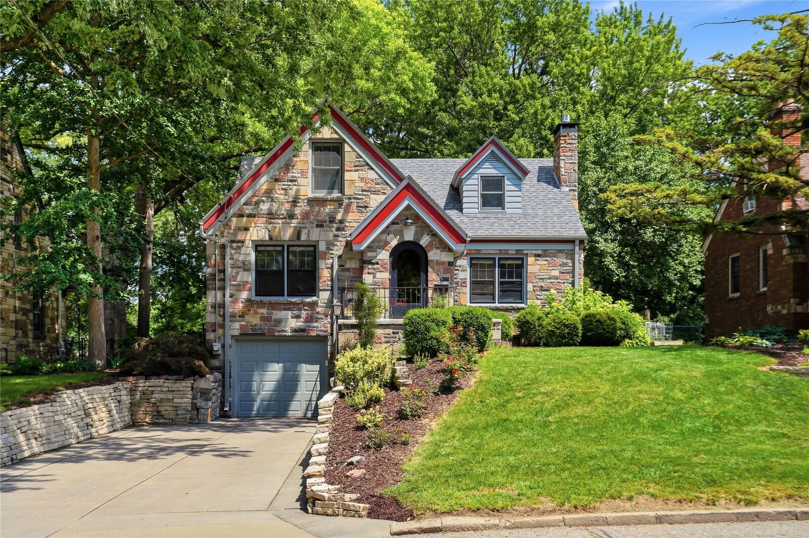 Property Photo: 1641 38th Street IA 50310