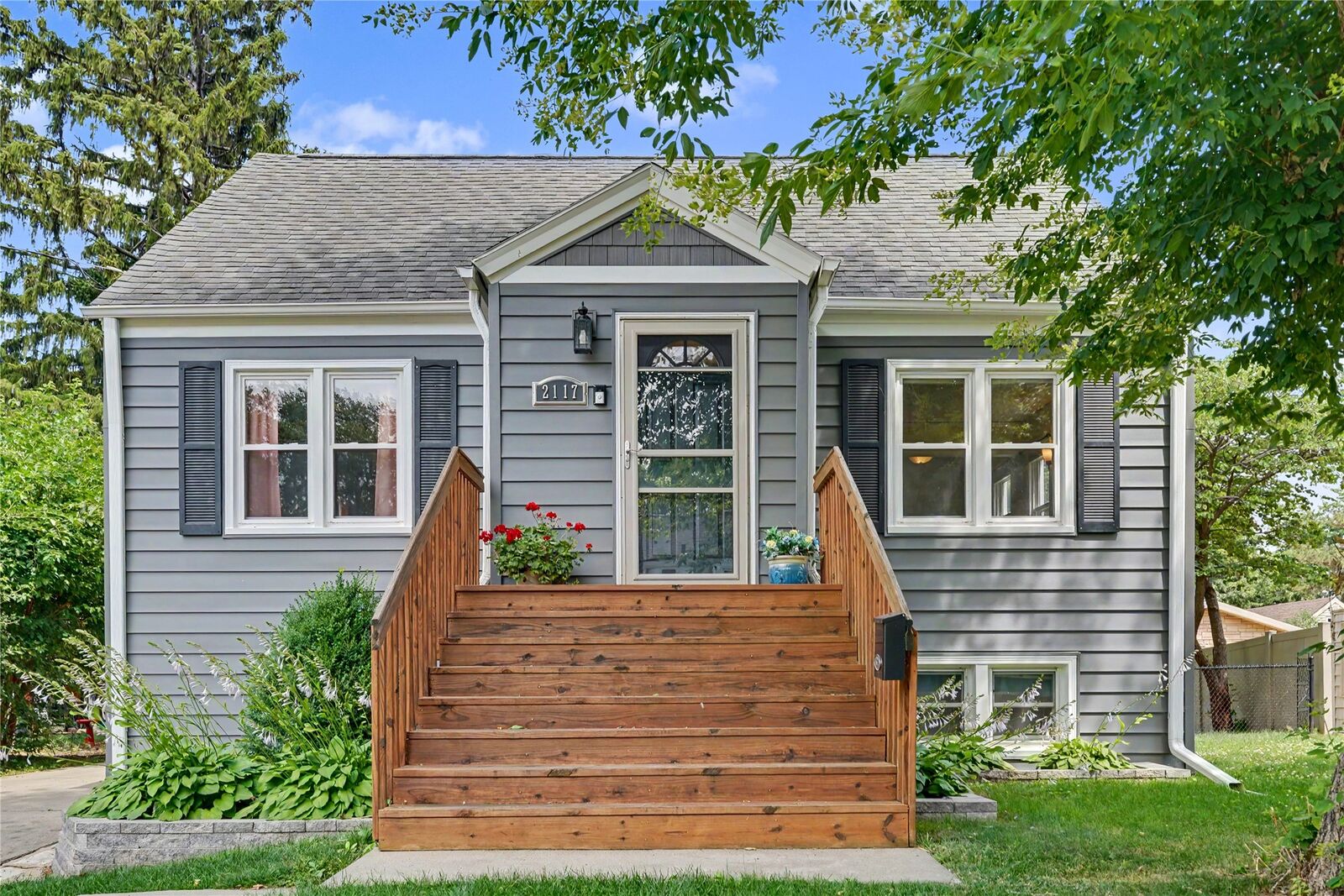 Property Photo:  2117 44th Street  IA 50310 