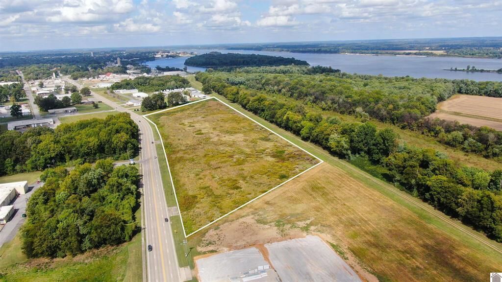 Property Photo:  3020 Wayne Sullivan Drive  KY 42003 