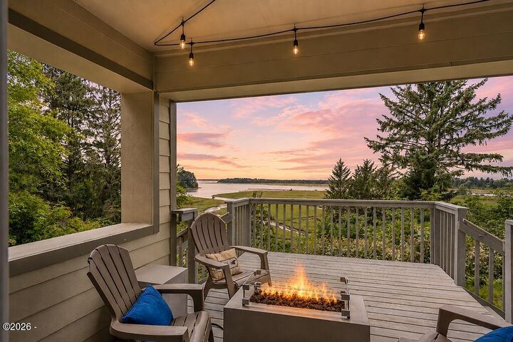 Property Photo: 37025 Brooten Hill Road OR 97135