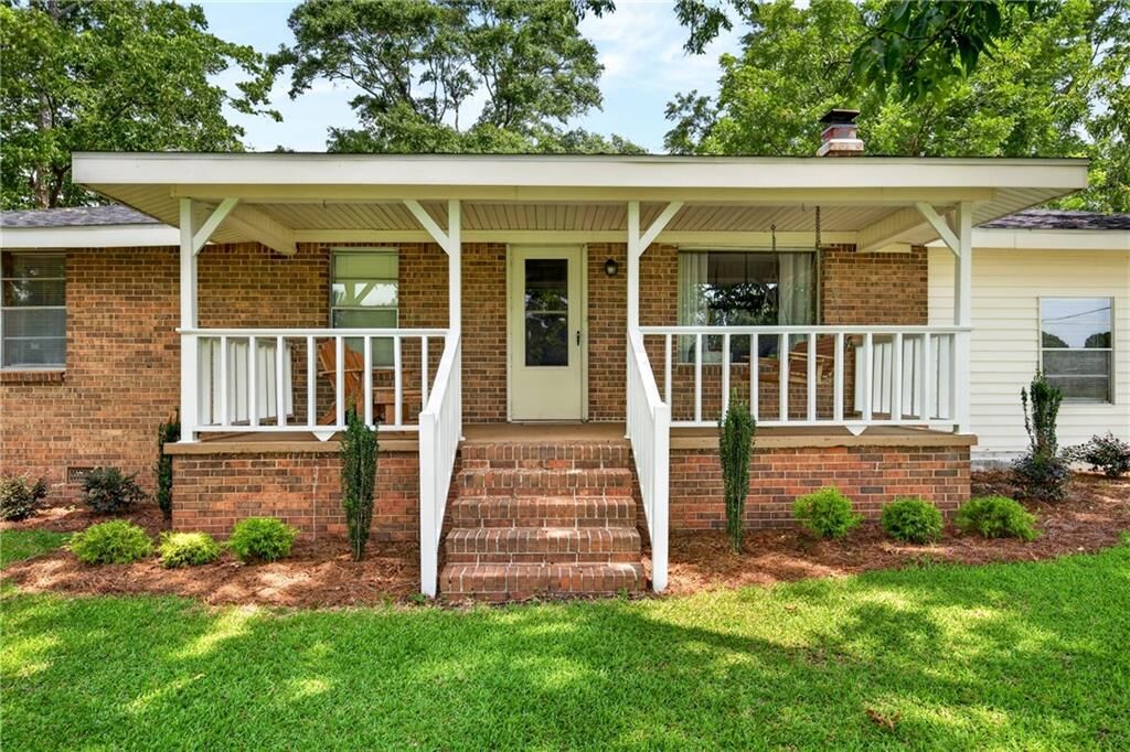 Property Photo: 8870 Broadus Loop Road AL 36613
