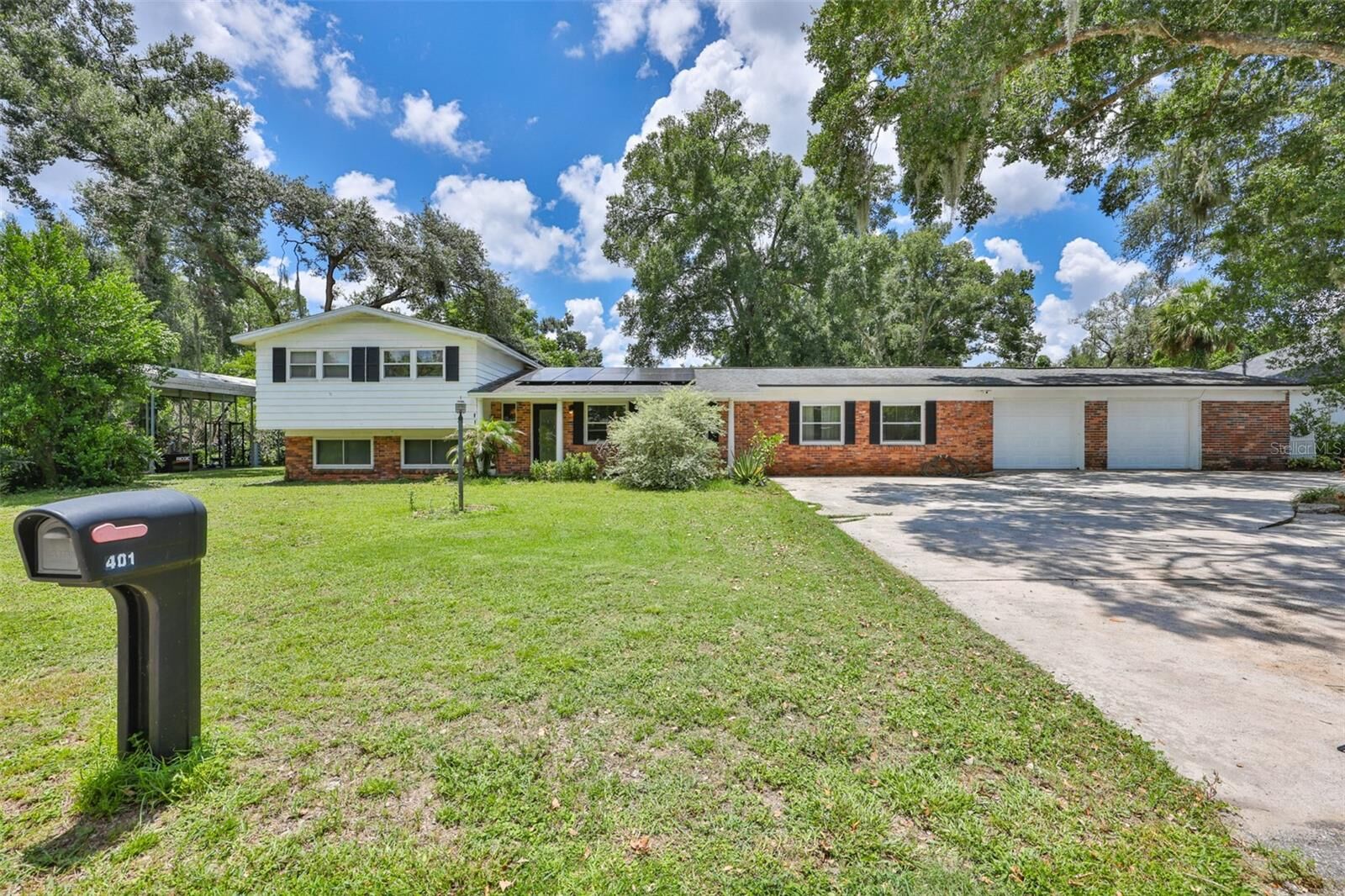 Property Photo: 401 Overland Drive FL 33511