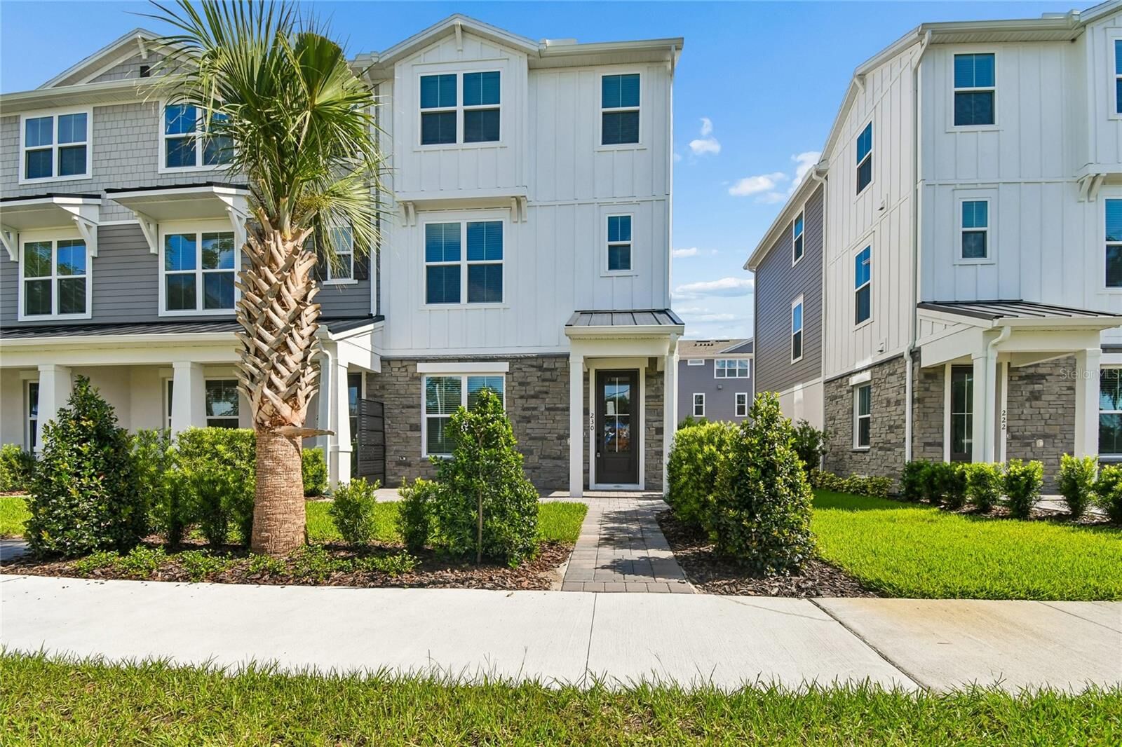 Property Photo: 230 Pasquala Way FL 32765