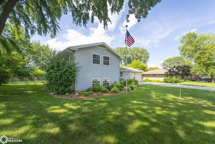 Property Photo: 38 Country Circle IA 50401