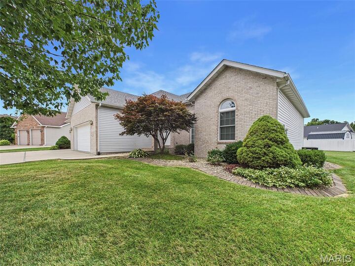 Property Photo:  26 Woodcrest Drive  IL 62010 