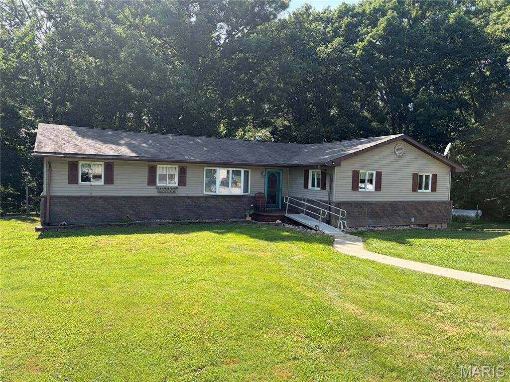 Property Photo:  135 Duffs Lane  IL 62049 