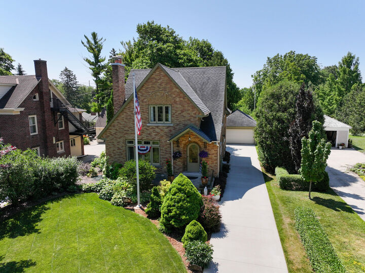 Property Photo: 821 W Grand Ave WI 53074