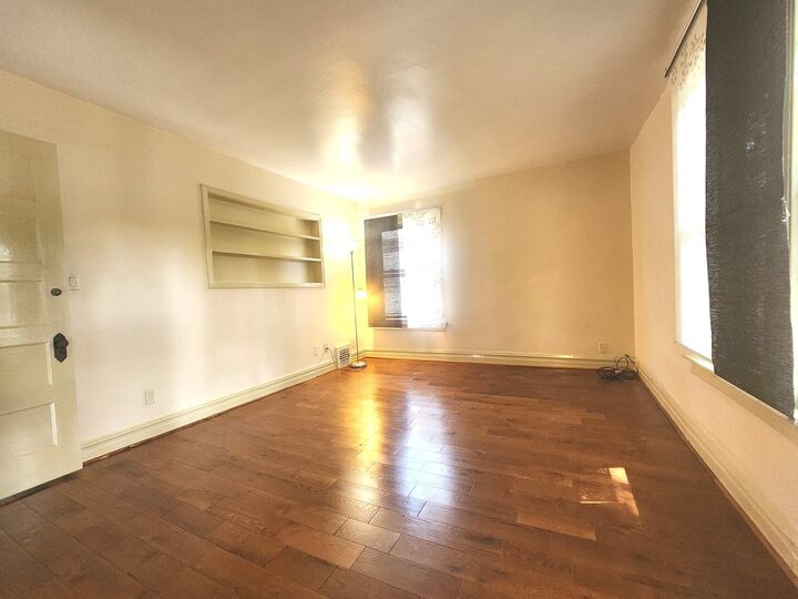 Property Photo: 1018 S Maple Avenue 2 IL 60304
